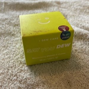 🦋SOLD🦋 dew care Moisturizer vitamin C cream